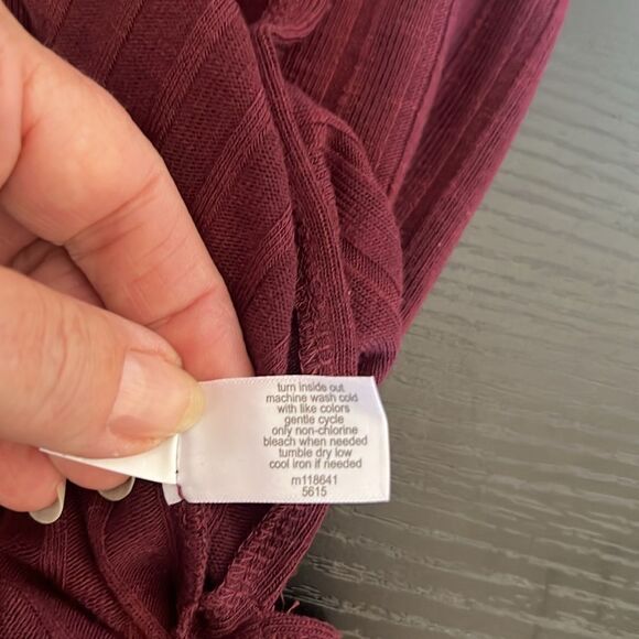 Lane Bryant Sleeveless Lightweight Burgundy Sweater Tunic ~ Size 14/16 - Picture 5 of 6